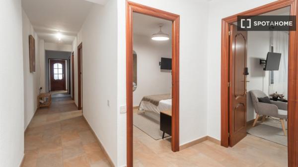 Quarto para alugar localizado em Alicante