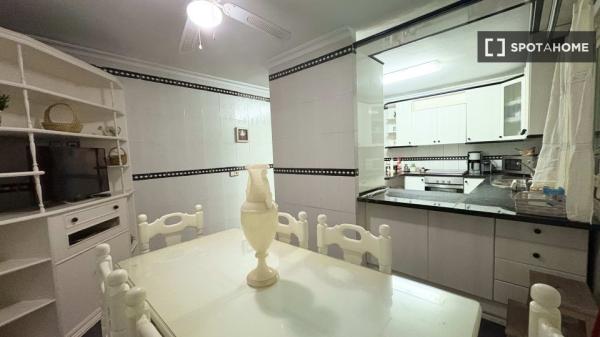 Apartamento entero de 3 dormitorios en Sevilla