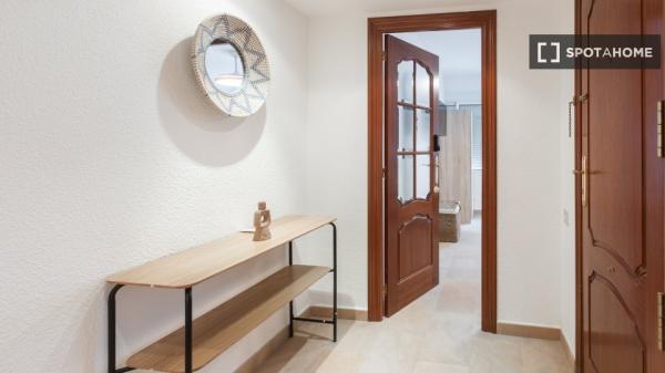 Quarto para alugar localizado em Alicante