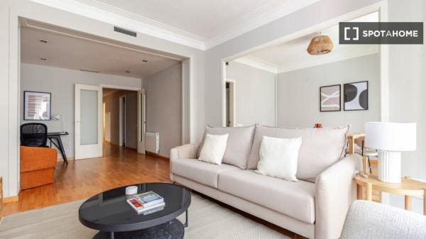 Apartamento de 4 dormitorios en alquiler en Barcelona