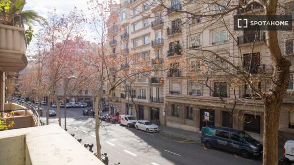 Apartamento de 4 dormitorios en alquiler en Barcelona