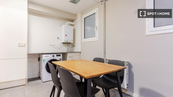 Apartamento de 4 dormitorios en alquiler en Barcelona