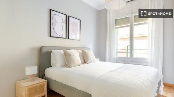 Apartamento de 4 dormitorios en alquiler en Barcelona