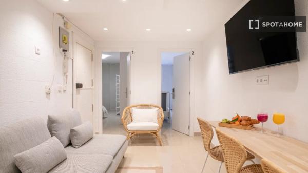 Quarto para alugar em apartamento de 5 quartos em Sant Blai, Alicante