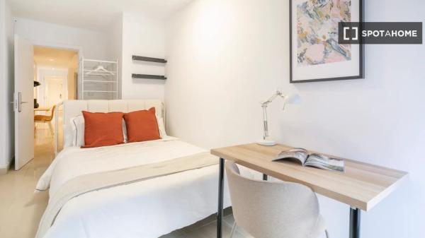 Zimmer zu vermieten in 5-Zimmer-Wohnung in Sant Blai, Alicante