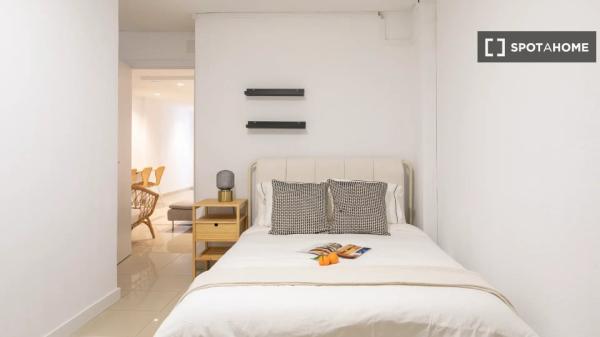 Zimmer zu vermieten in 5-Zimmer-Wohnung in Sant Blai, Alicante