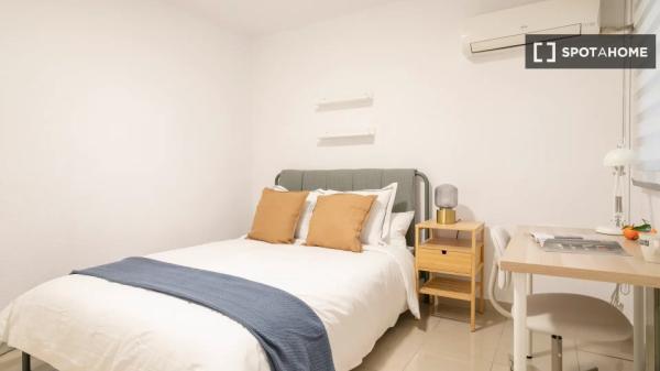 Quarto para alugar em apartamento de 5 quartos em Sant Blai, Alicante