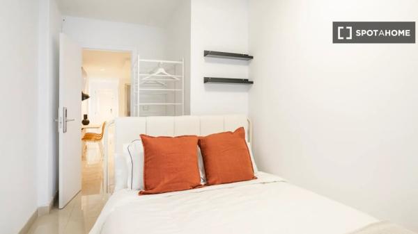 Zimmer zu vermieten in 5-Zimmer-Wohnung in Sant Blai, Alicante