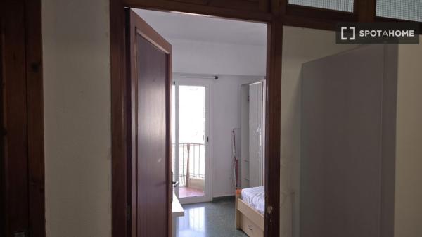 Zimmer zu vermieten in 5-Zimmer-Wohnung in Illes Balears