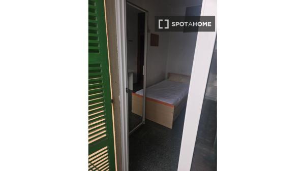 Zimmer zu vermieten in 5-Zimmer-Wohnung in Illes Balears