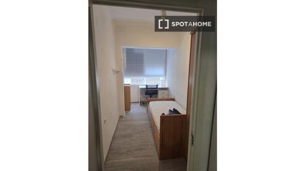 Zimmer zu vermieten in 5-Zimmer-Wohnung in Illes Balears