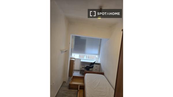 Zimmer zu vermieten in 5-Zimmer-Wohnung in Illes Balears