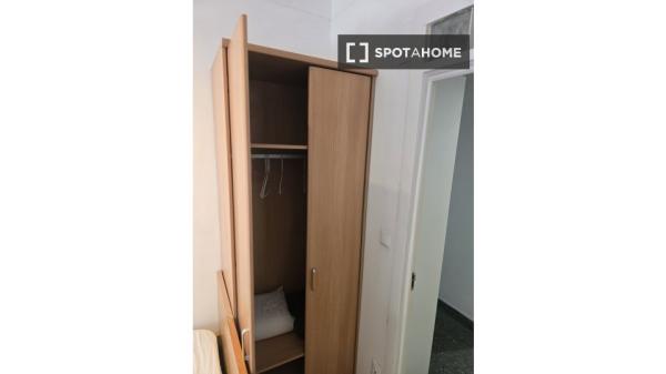 Zimmer zu vermieten in 5-Zimmer-Wohnung in Illes Balears