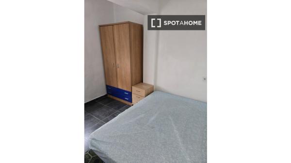 Zimmer zu vermieten in 5-Zimmer-Wohnung in Illes Balears