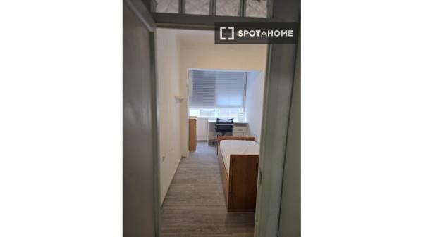 Zimmer zu vermieten in 5-Zimmer-Wohnung in Illes Balears