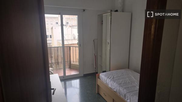 Zimmer zu vermieten in 5-Zimmer-Wohnung in Illes Balears