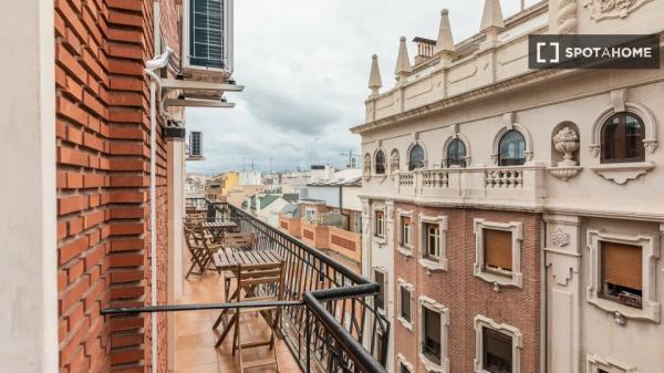 Chambre à louer dans un appartement de 7 chambres à L'Eixample, Valence