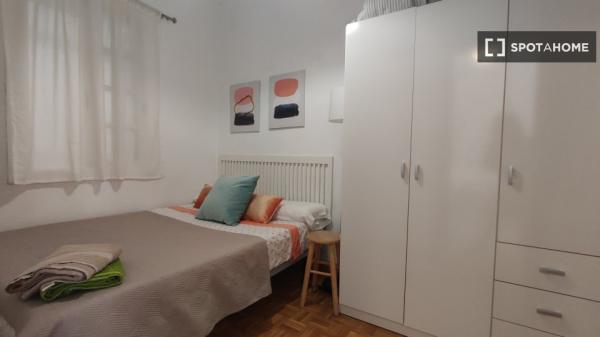 Habitación en piso compartido en barcelona.