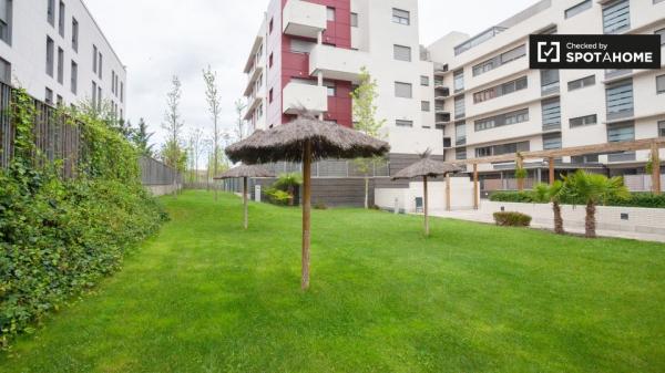 Acogedora habitación en apartamento de 3 dormitorios en Sebastián de los Reyes.