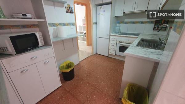 Quarto em apartamento compartilhado em Alicante (Alacant)