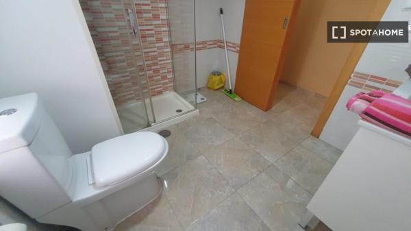 Quarto em apartamento compartilhado em Alicante (Alacant)