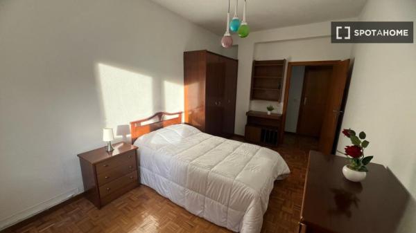 Habitación en piso compartido en madrid.