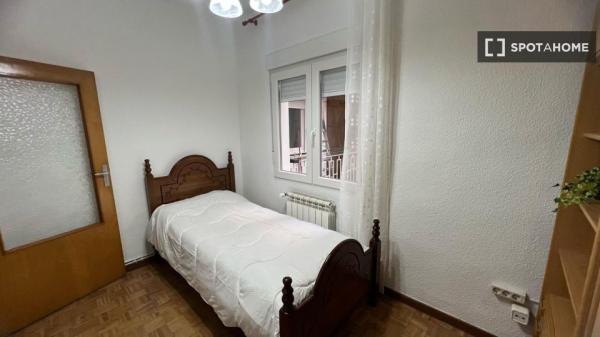 Habitación en piso compartido en madrid.