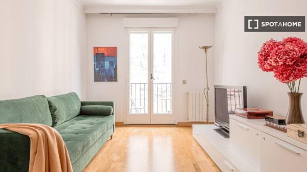 Apartamento de 2 dormitorios en alquiler en Justicia, Madrid