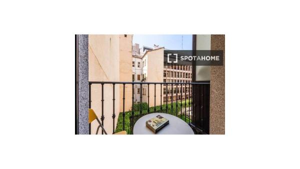 Apartamento de 2 dormitorios en alquiler en Justicia, Madrid