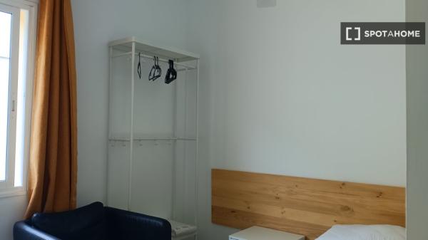 Quarto para alugar em apartamento de 5 quartos