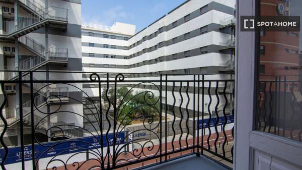 Apartamento de 3 dormitorios en alquiler en El Cabanyal, Valencia