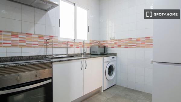 Apartamento de 3 dormitorios en alquiler en El Cabanyal, Valencia