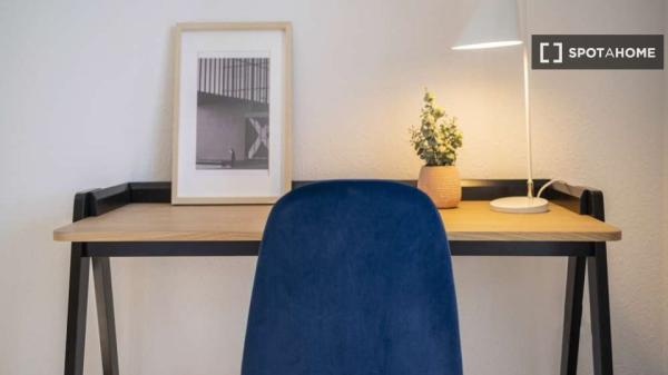 Chambre individuelle ensoleillée avec terrasse