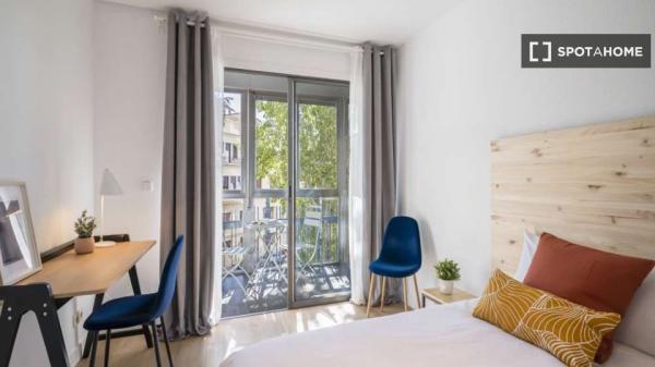 Chambre individuelle ensoleillée avec terrasse