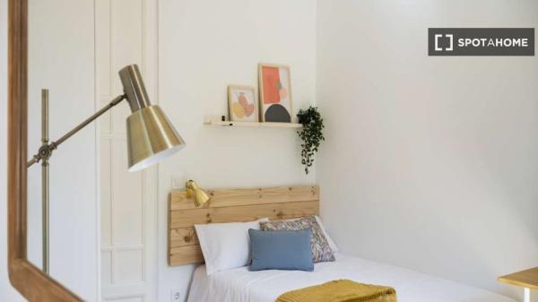 Chambre simple confortable