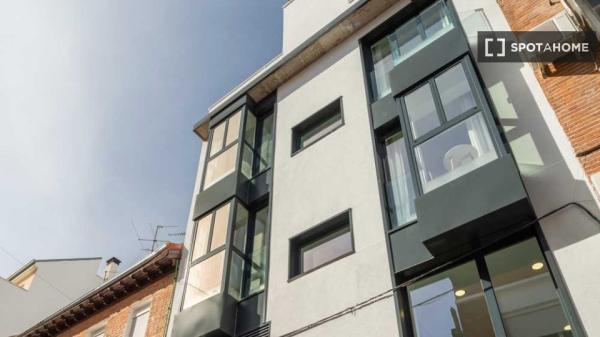 Habitación individual soleada con baño privado y con terraza