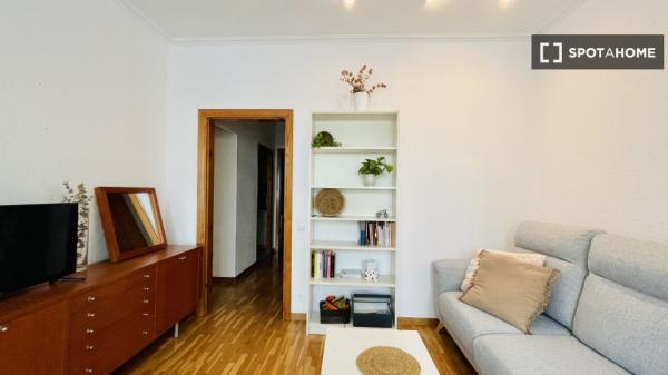 Habitación en piso compartido en barcelona.