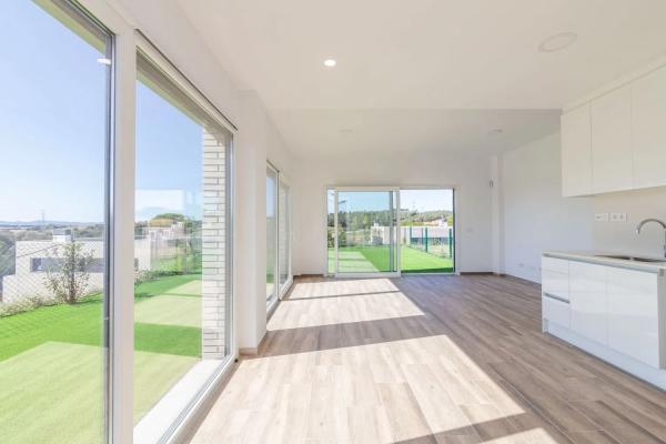 Chalet adosado en venta en calle Canaries, 18