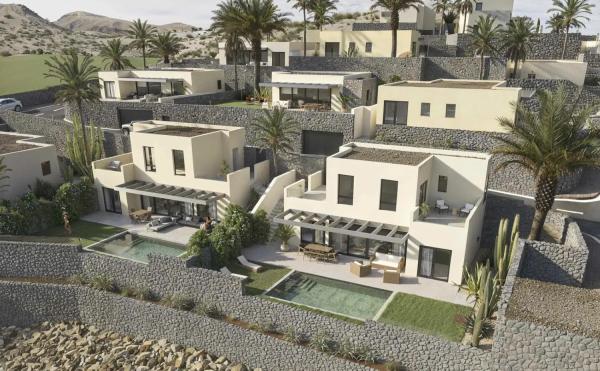 Hoyo 19 Luxury Golf Homes