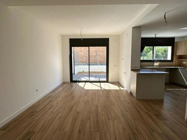 Chalet adosado en venta en calle de la Indústria, 8