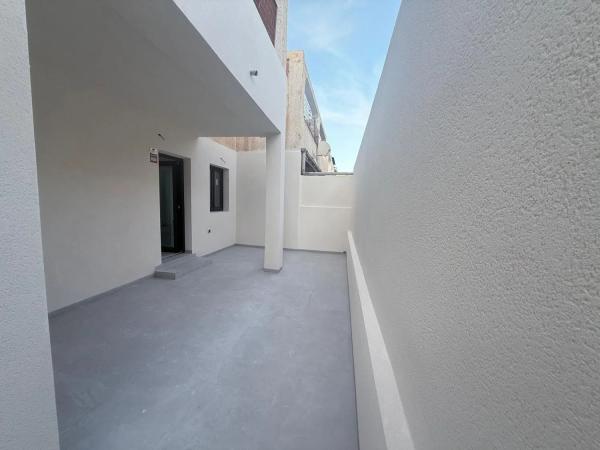 Chalet adosado en calle Isla Cabrera, 25