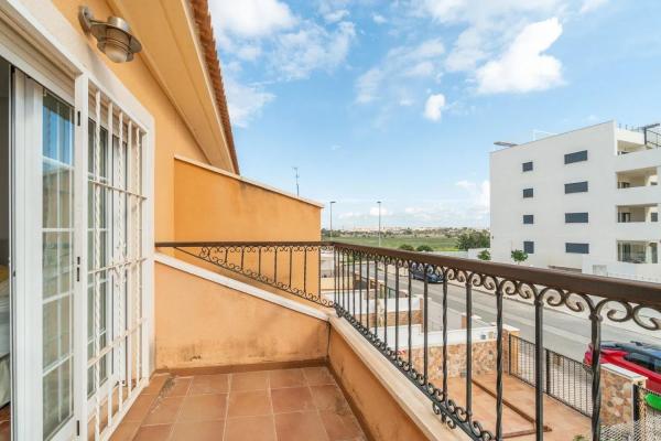 Chalet adosado en calle Cilantro s/n