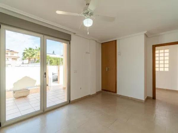 Casa independiente en calle Meridiano s/n
