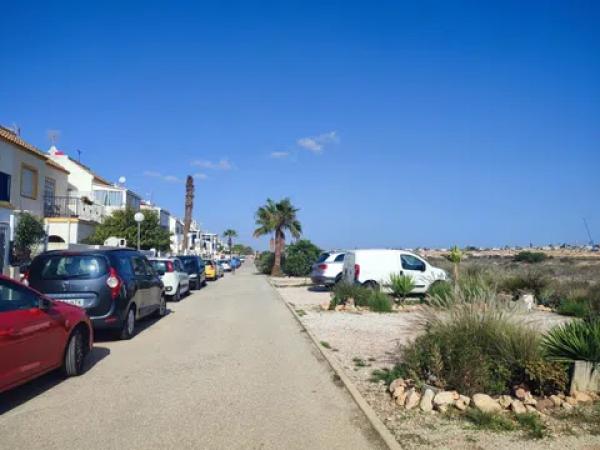 Chalet adosado en calle Aida