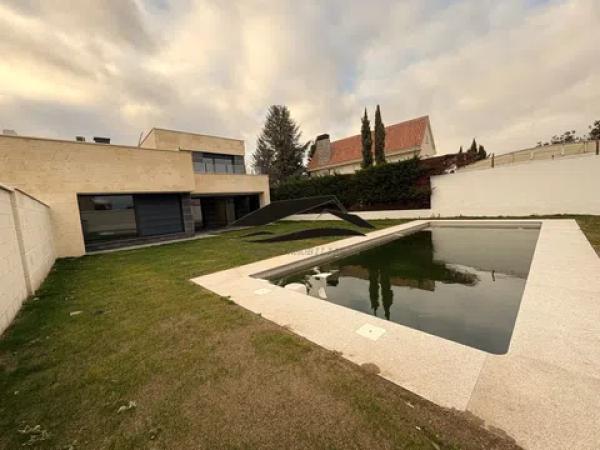 Chalet pareado en venta en calle Girasoles, 6