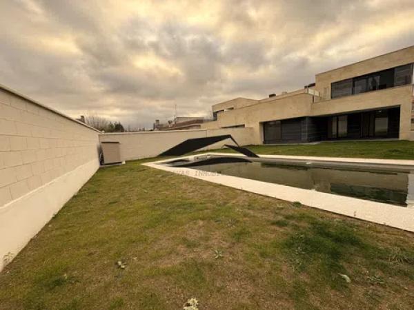 Chalet pareado en venta en calle Girasoles, 6