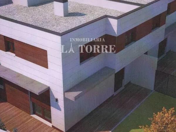 Chalet adosado en venta en calle Béjar, 9