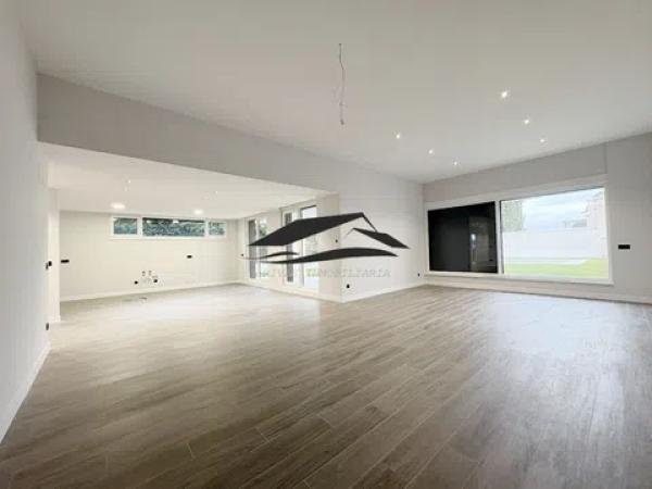 Chalet pareado en venta en calle Girasoles, 6