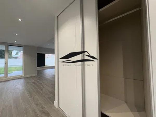 Chalet pareado en venta en calle Girasoles, 6