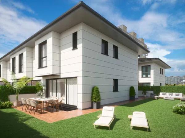 Chalet adosado en venta en calle Padre Ignacio Ellacuría, 163